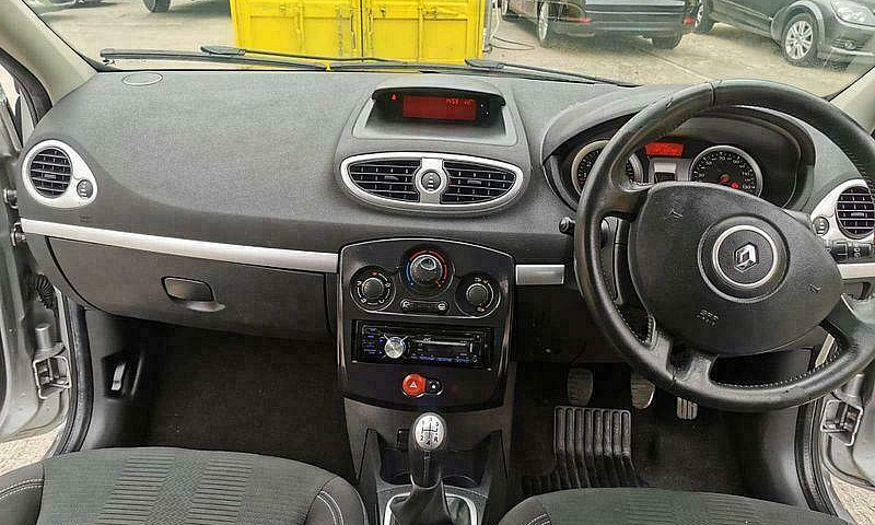 2009 Renault Clio 1....