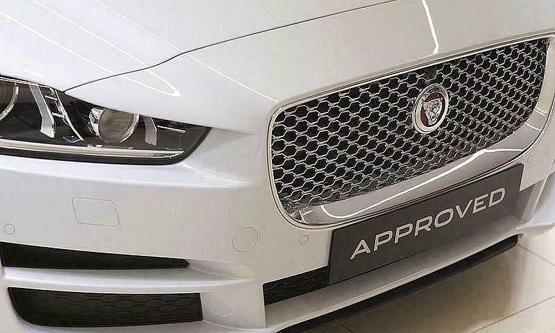 2021 Jaguar F-Type 5...