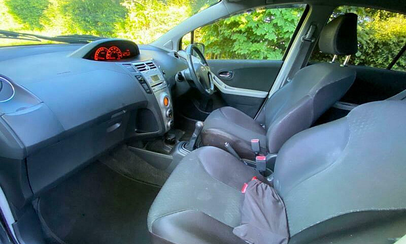 2008 Toyota Yaris 1....