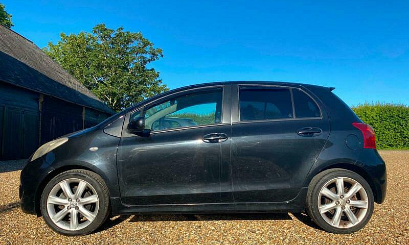 2008 Toyota Yaris 1....