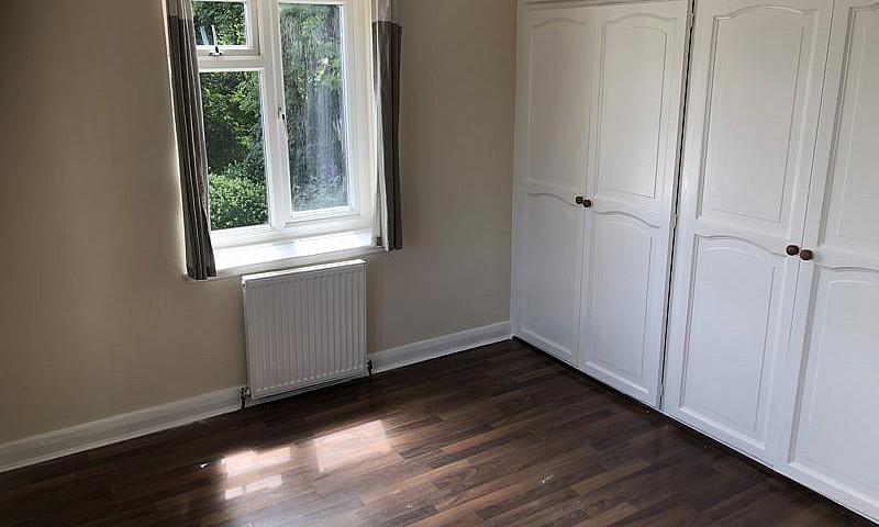 2 Bedroom Flat In No...