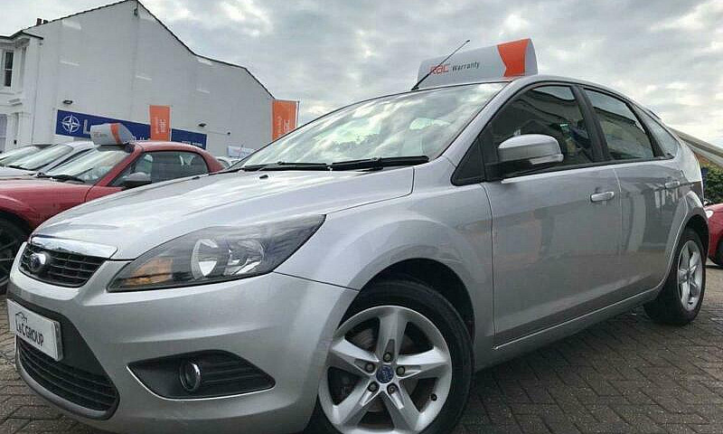 2010 10 Ford Focus 1...