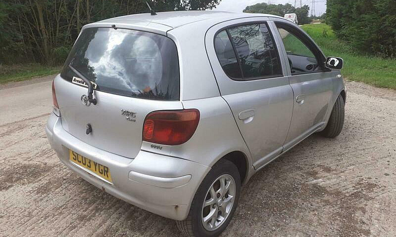 2003 Toyota Yaris T ...