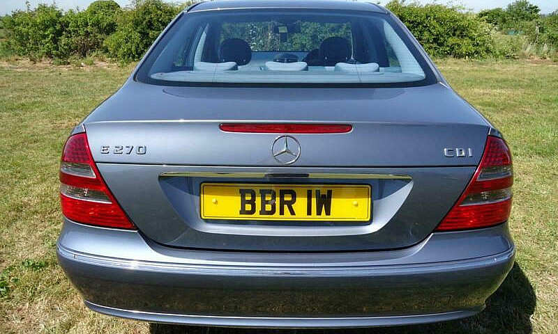 Mercedes-Benz E270 2...