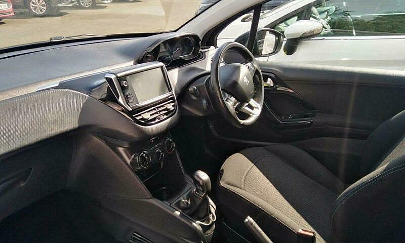 2017 Peugeot 208 1.2...