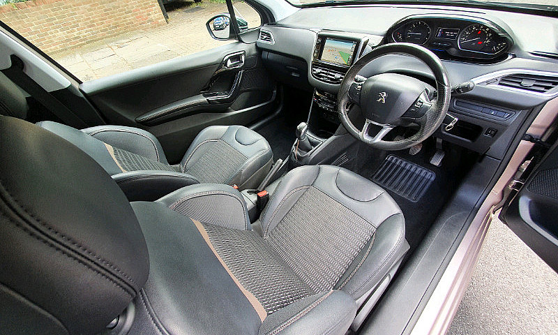 Peugeot 208 Allure P...