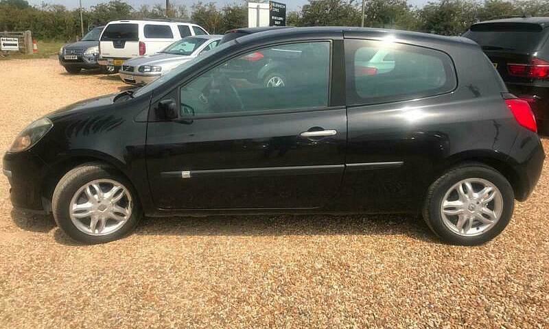 2006 Renault Clio 1....