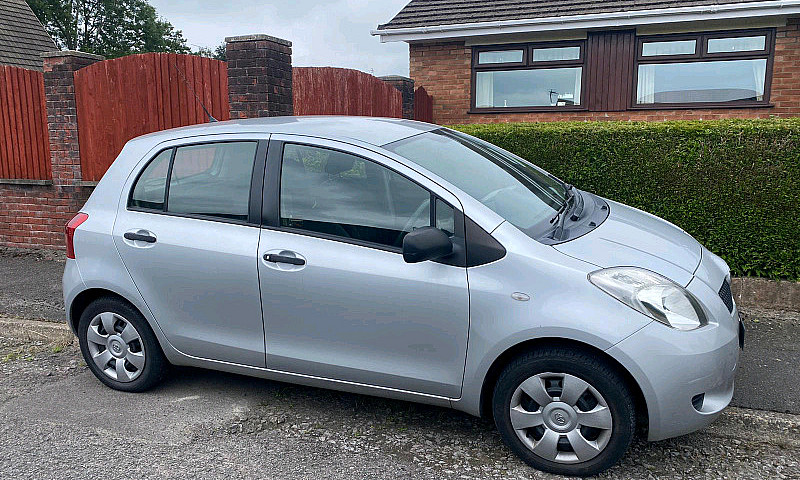 Toyota Yaris T2...