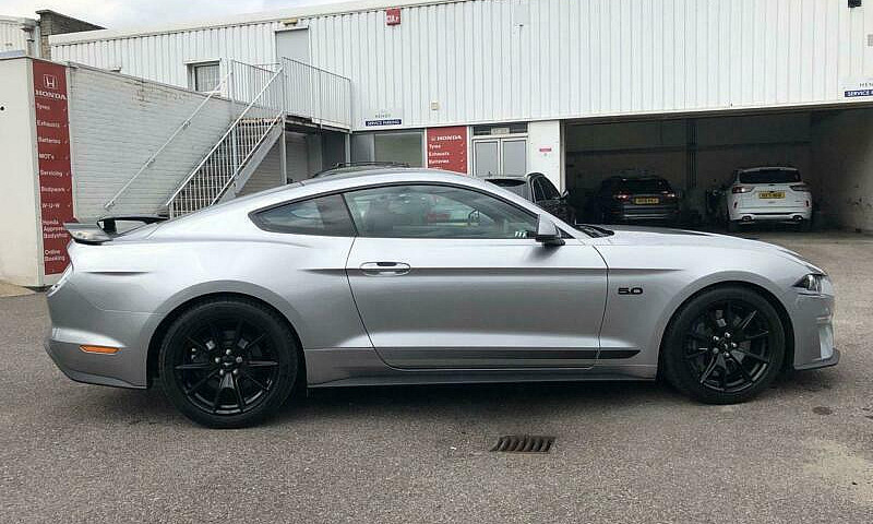 2020 Ford Mustang 5....