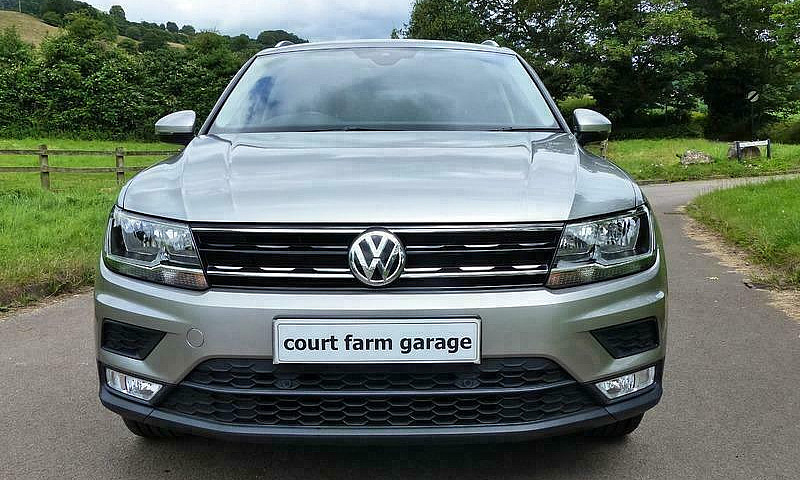 2017 Volkswagen Tigu...