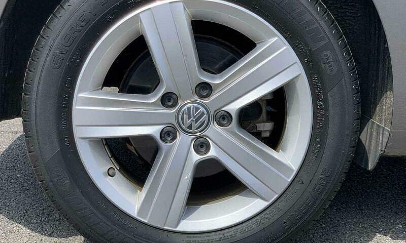 2016 Volkswagen Golf...