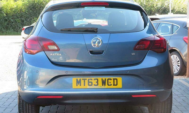 2013 Vauxhall Astra ...