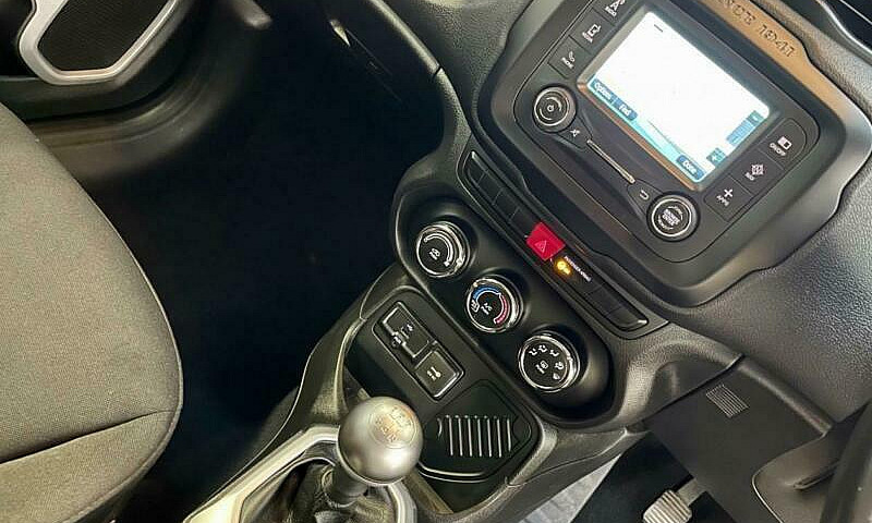 2015 Jeep Renegade 1...