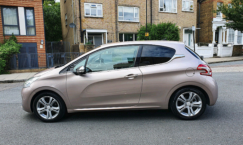 Peugeot 208 Allure P...