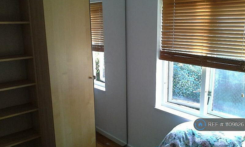 3 Bedroom House In A...