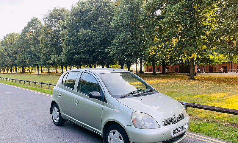 Toyota Yaris 2003 1....