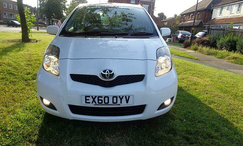 2011 Toyota Yaris 1....