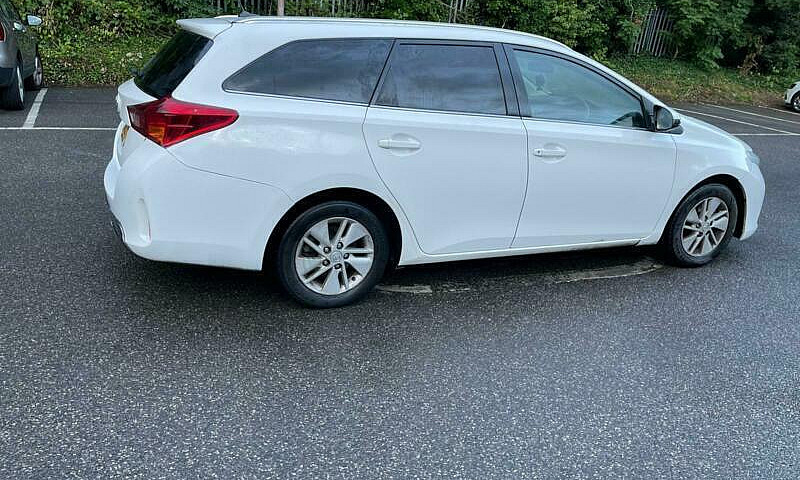 2013 Toyota Auris 1....