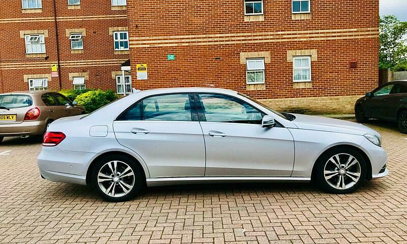 Mercedes-Benz E300 2...