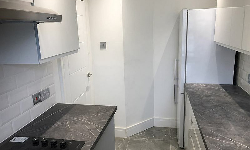 2 Bedroom Flat In Br...