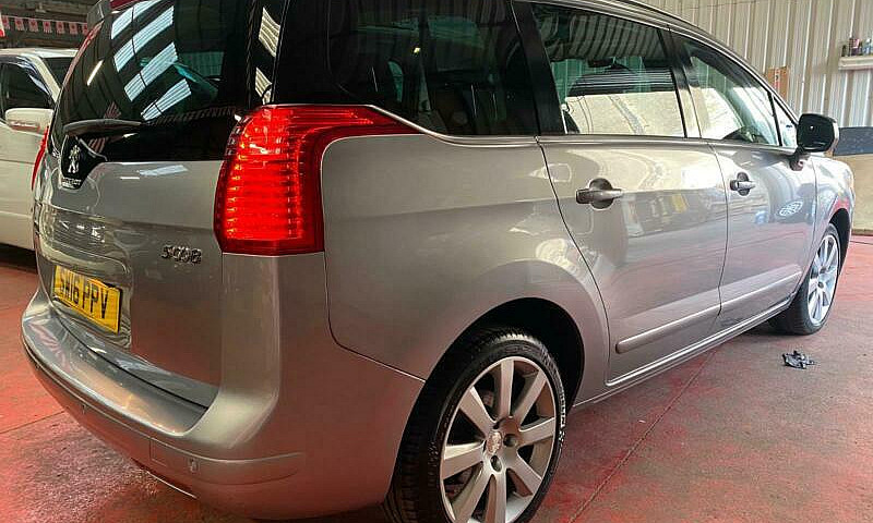 2016 Peugeot 5008 1....