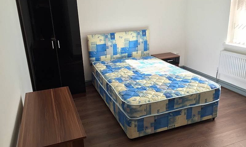 1 Bedroom, On-Suite,...
