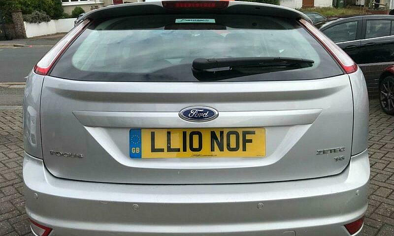 2010 10 Ford Focus 1...