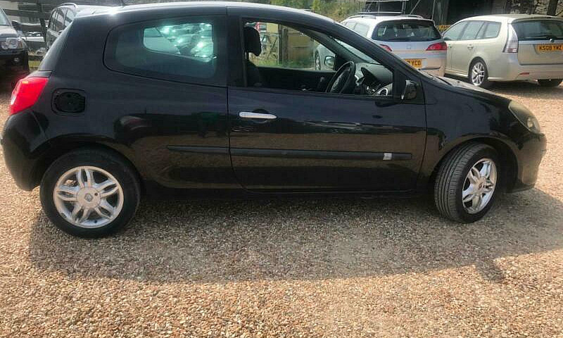 2006 Renault Clio 1....