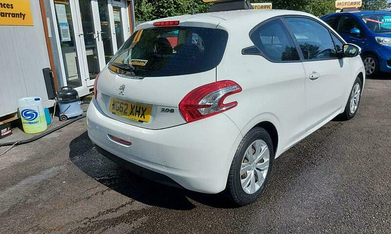 2013 Peugeot 208 1.2...