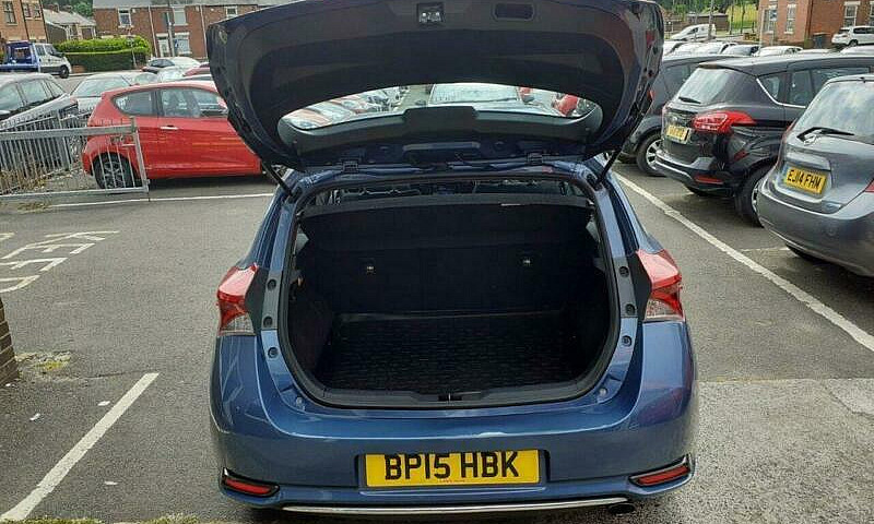 2015 15 Toyota Auris...