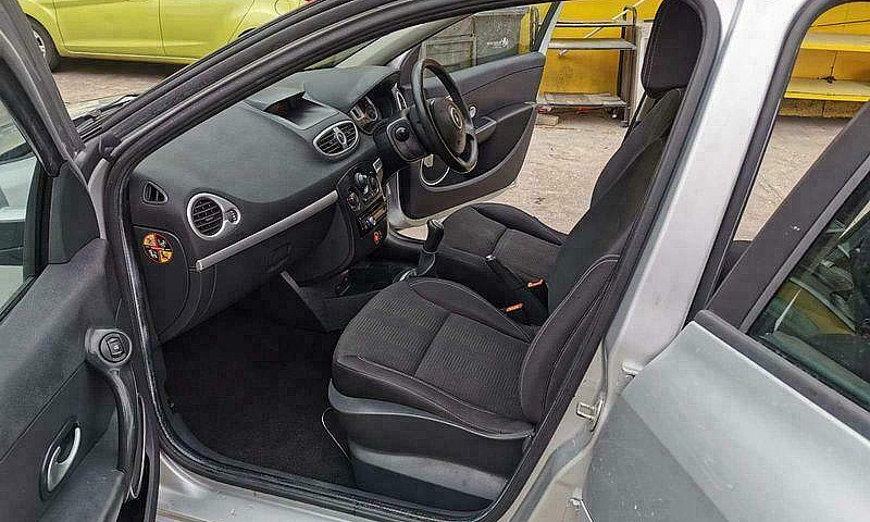 2009 Renault Clio 1....