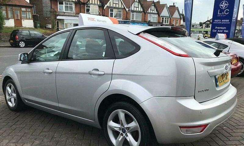 2010 10 Ford Focus 1...