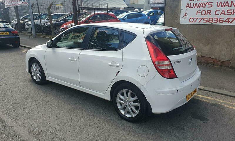 2011 Hyundai 130 Com...