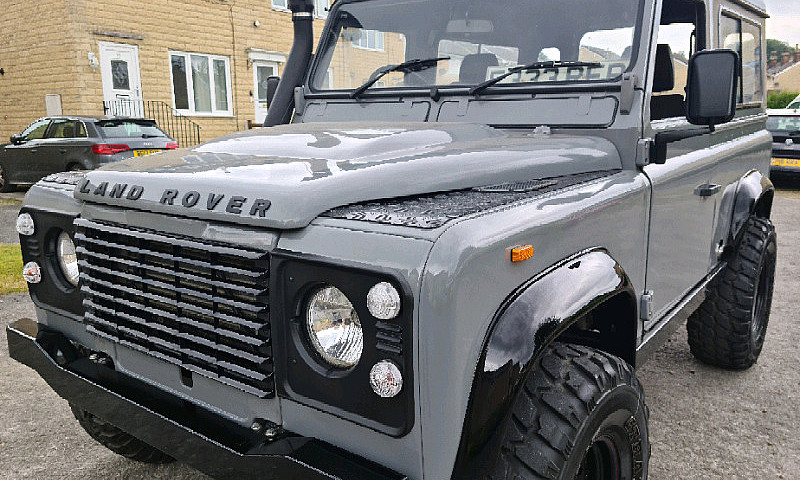 Land Rover Defender ...