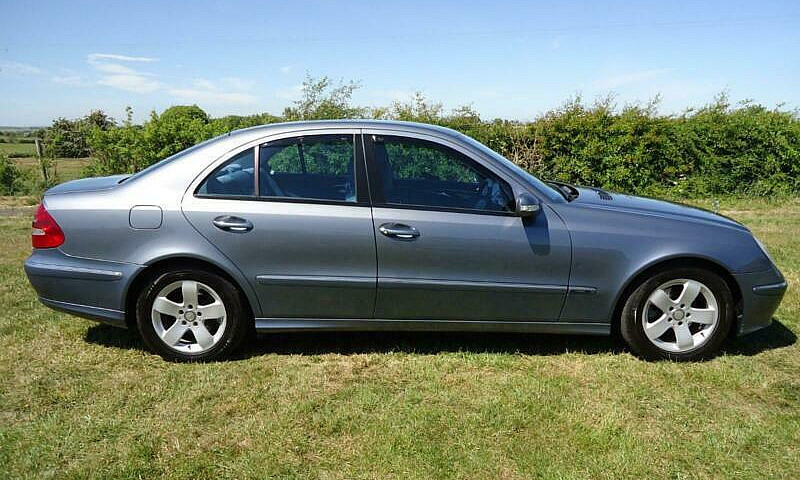 Mercedes-Benz E270 2...