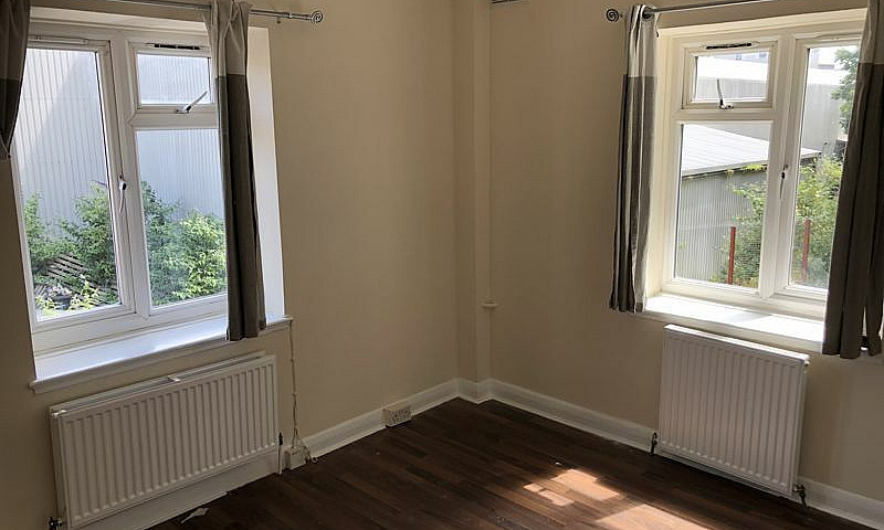 2 Bedroom Flat In No...