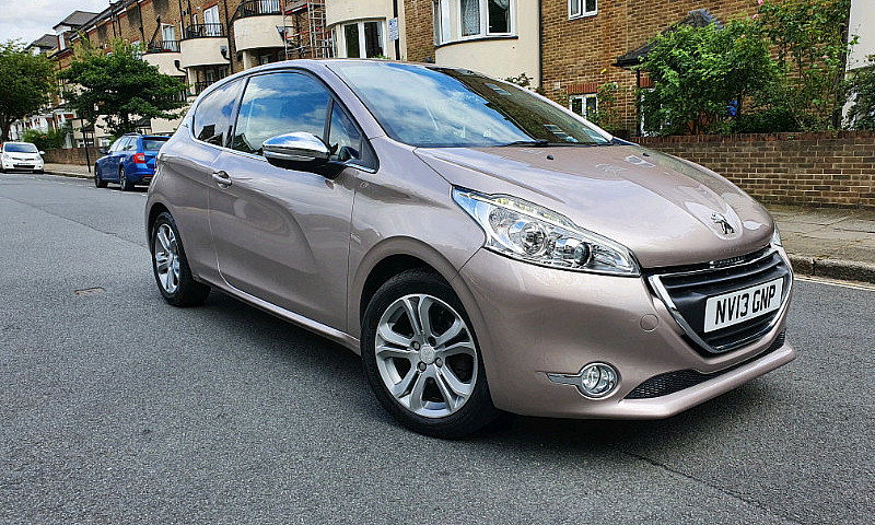 Peugeot 208 Allure P...