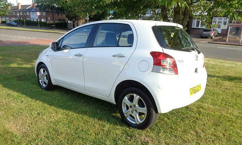 2011 Toyota Yaris 1....
