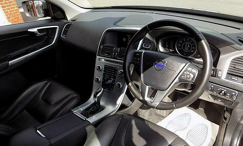 2017 17 Volvo Xc60 2...