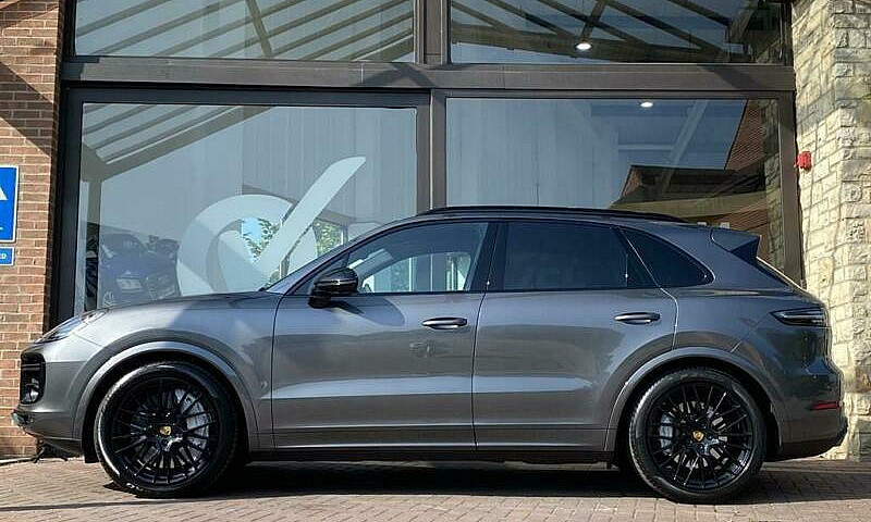 2019 Porsche Cayenne...