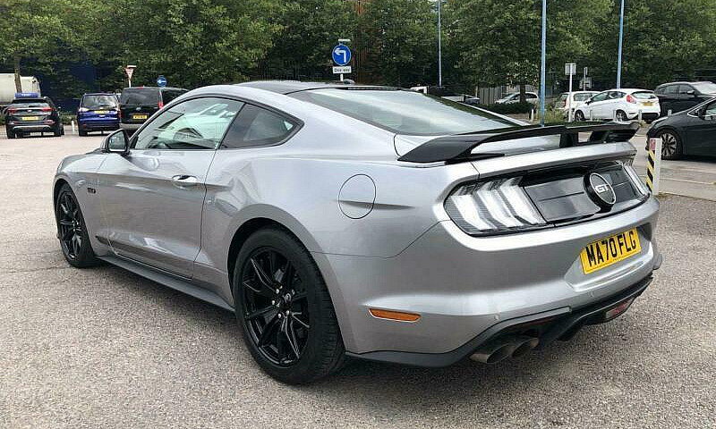 2020 Ford Mustang 5....