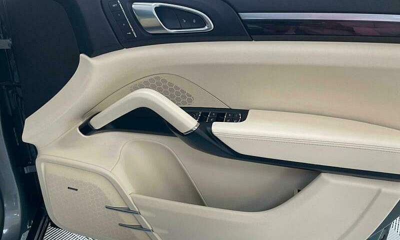2016 Porsche Cayenne...