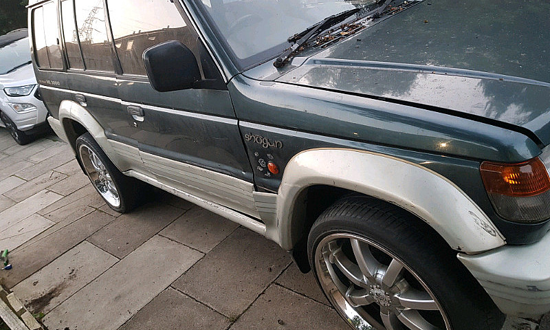 Mitsubishi Showgun 3...
