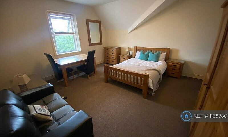 10 Bedroom House In ...