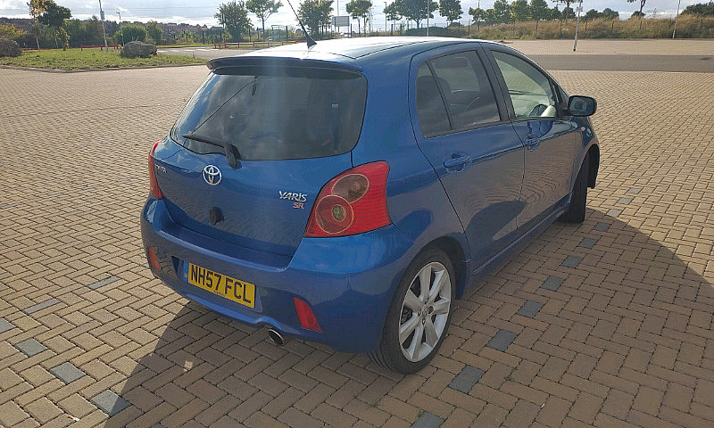 Toyota Yaris Sr...