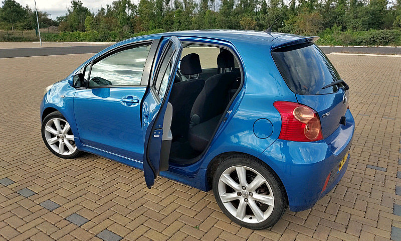 Toyota Yaris Sr...