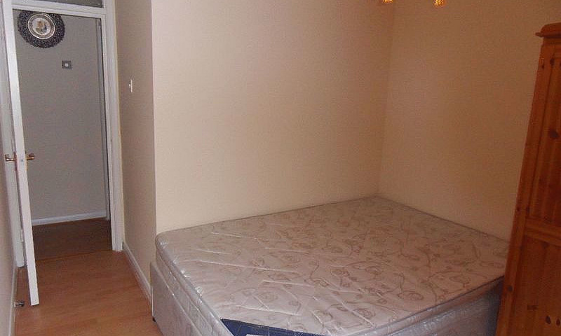 2 Bedroom Flat In Ha...