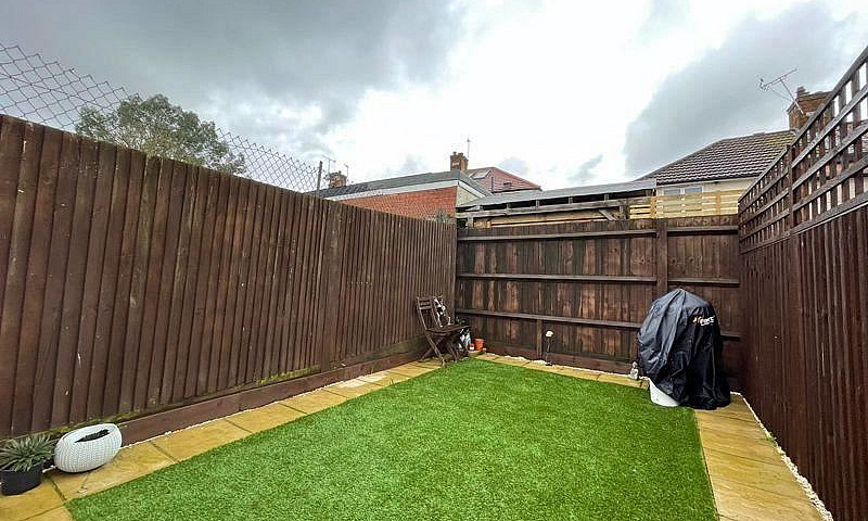 1 Bedroom Flat In Cr...