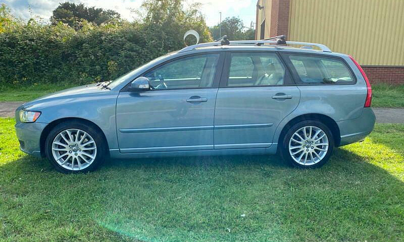 2010 Volvo V50 D4 [1...