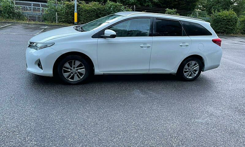 2013 Toyota Auris 1....
